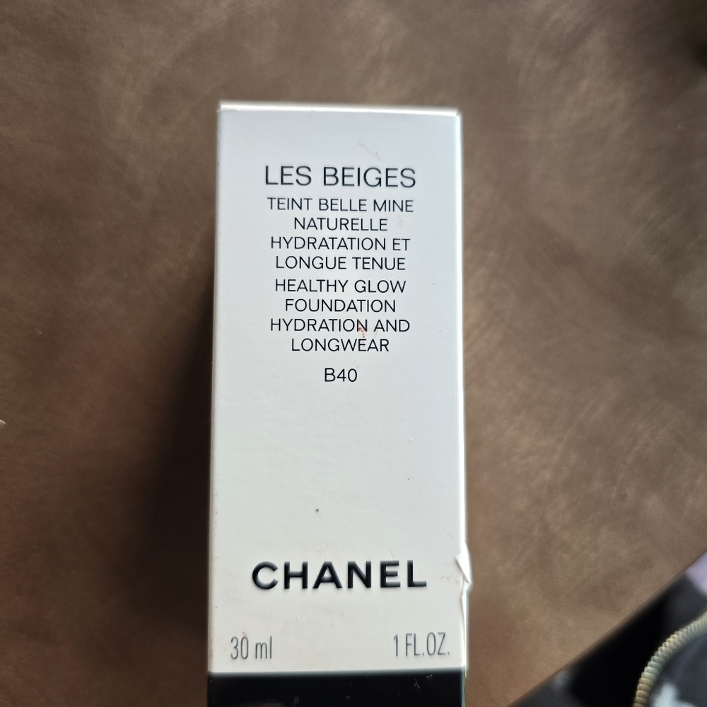 CHANEL Healthy Glow Foundation B40